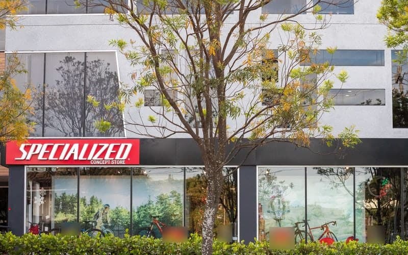 A Specialized concept store front in Costa Rica, behind a row of trees